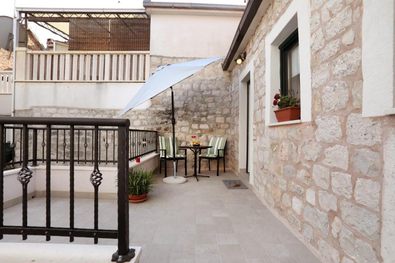 Studio Apartman Mihaella Kastela Exterior photo