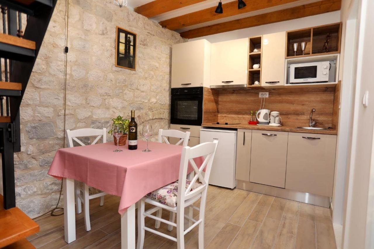 Studio Apartman Mihaella Kastela Exterior photo